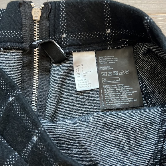 Black and white plaid pleated skirt - Picture 2 of 3